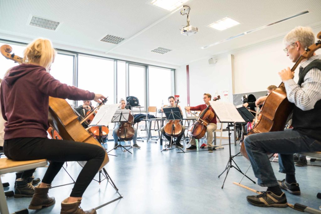 Registerprobe der Cellist:innen der Jungen Philharmonie Würzburg
