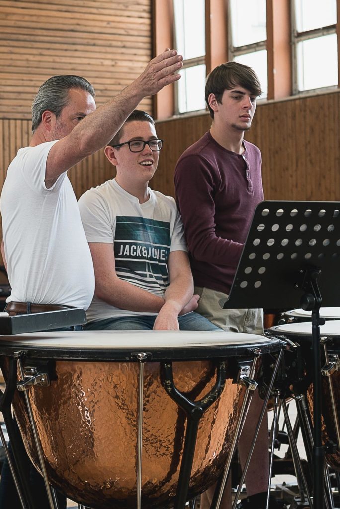 Schlagzeuger während der Probe der Jungen Philharmonie Würzburg