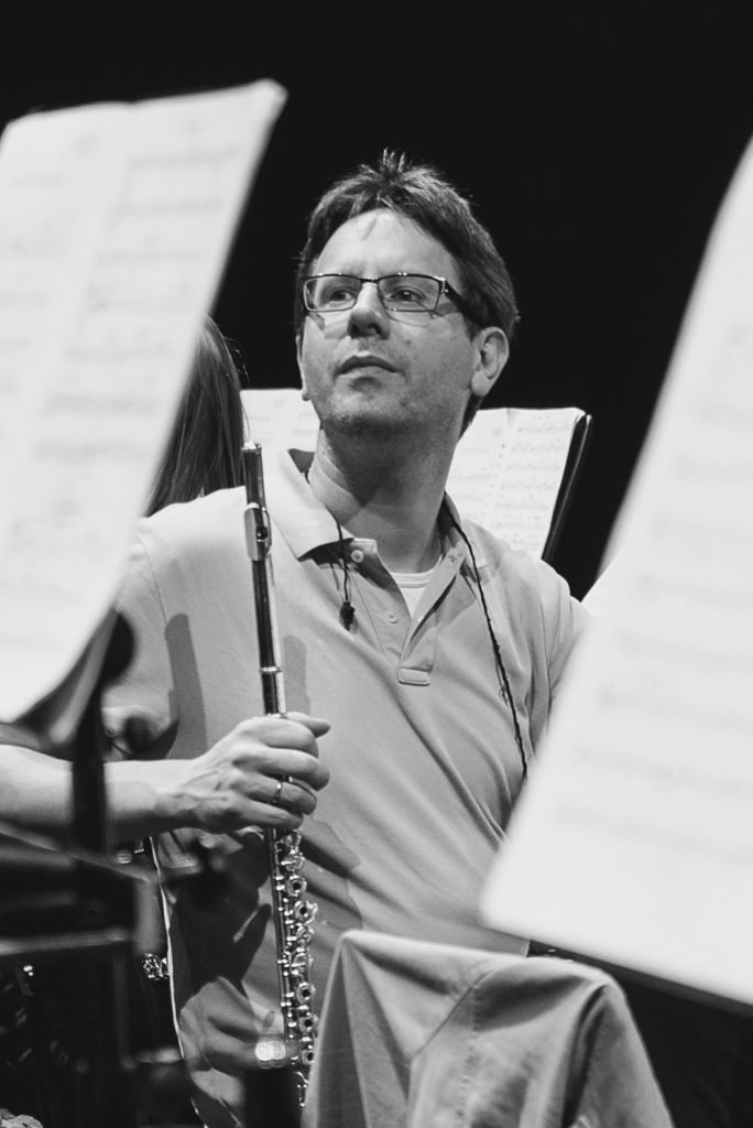 Flötist Stefan Albers vom Philharmonischen Orchester des Mainfrankentheaters in der Generalprobe